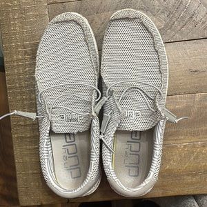 Size 11 mens Hey Dudes